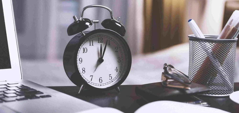 Clock sitting on a deskside table 